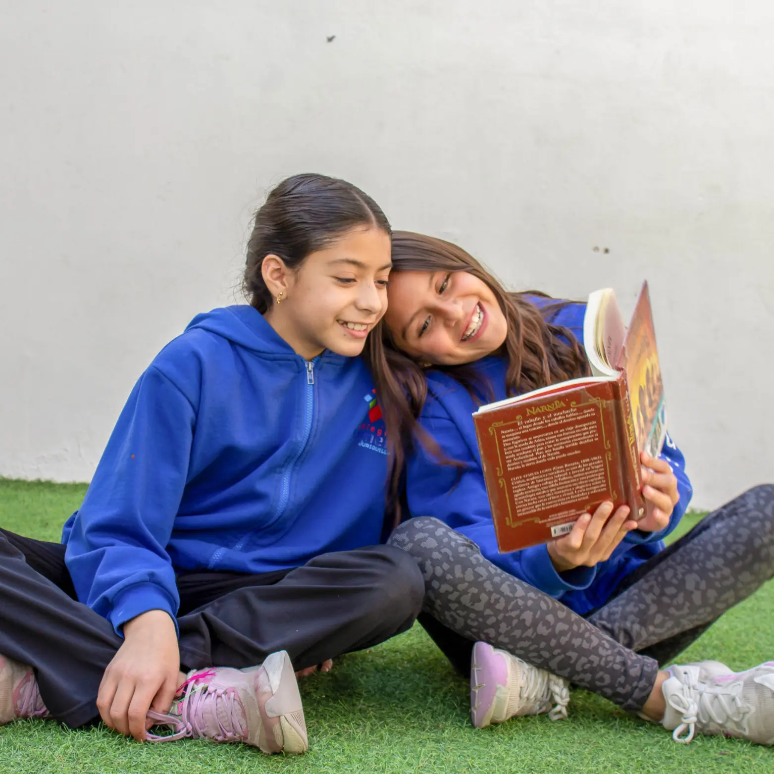 Alumnas Realizando Actividades Culturales