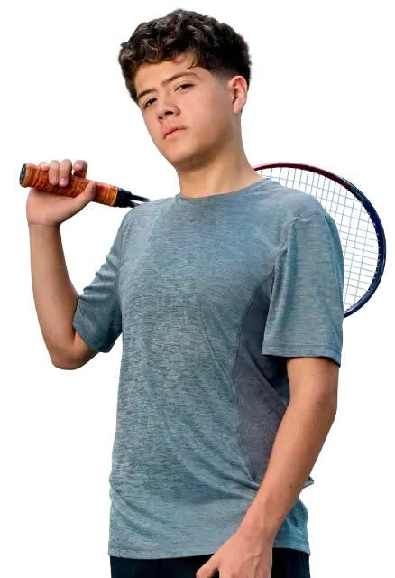 Alumno del colegio Numen con raqueta de tenis